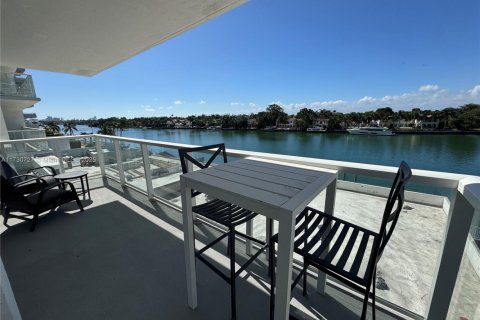 Copropriété à vendre à Miami Beach, Floride: 2 chambres, 140.75 m2 № 1979687 - photo 3
