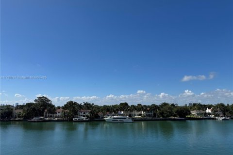 Copropriété à vendre à Miami Beach, Floride: 2 chambres, 140.75 m2 № 1979687 - photo 1