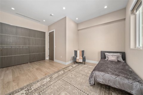 House in North Miami, Florida 5 bedrooms, 460.42 sq.m. № 2021939 - photo 27