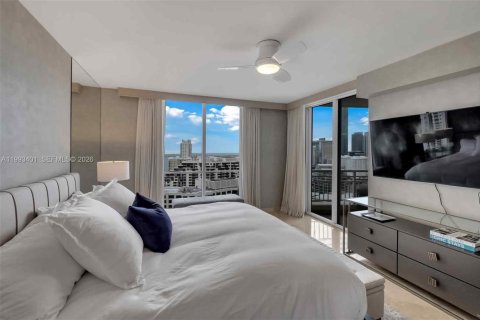 Condominio en alquiler en Miami, Florida, 2 dormitorios, 157.38 m2 № 2055467 - foto 14