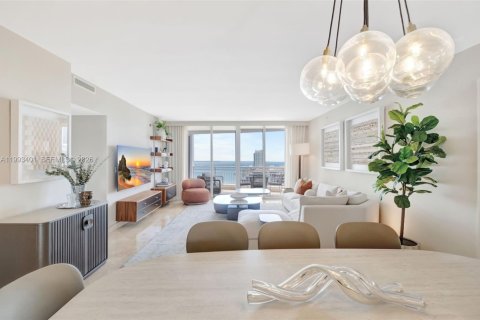 Condominio en alquiler en Miami, Florida, 2 dormitorios, 157.38 m2 № 2055467 - foto 8