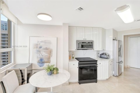 Condominio en alquiler en Miami, Florida, 2 dormitorios, 157.38 m2 № 2055467 - foto 12