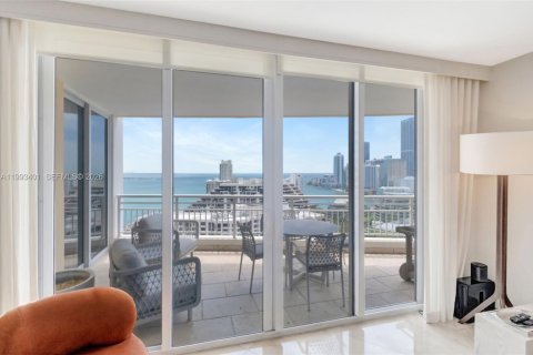 Condominio en alquiler en Miami, Florida, 2 dormitorios, 157.38 m2 № 2055467 - foto 3