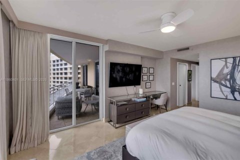 Condominio en alquiler en Miami, Florida, 2 dormitorios, 157.38 m2 № 2055467 - foto 16