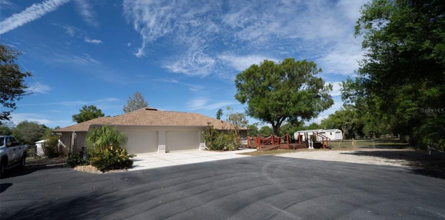 House in Punta Gorda, Florida 3 bedrooms, 214.33 sq.m. № 1780232