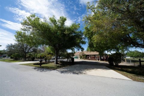 House in Punta Gorda, Florida 3 bedrooms, 214.33 sq.m. № 1780232 - photo 4