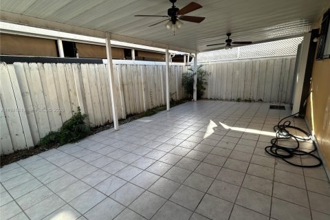 Copropriété à louer à Hialeah, Floride: 2 chambres, 91.04 m2 № 1998600 - photo 13