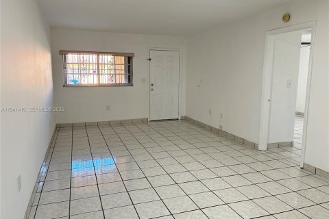 Copropriété à louer à Hialeah, Floride: 2 chambres, 91.04 m2 № 1998600 - photo 3