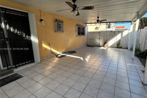 Copropriété à louer à Hialeah, Floride: 2 chambres, 91.04 m2 № 1998600 - photo 14