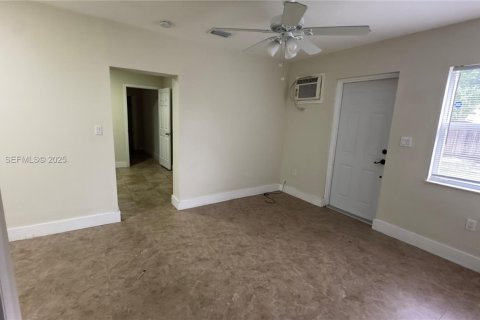 Casa en venta en Miami, Florida, 5 dormitorios, 165.55 m2 № 1983927 - foto 14