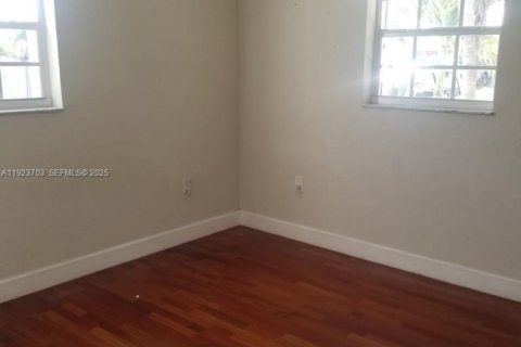 Casa en venta en Miami, Florida, 5 dormitorios, 165.55 m2 № 1983927 - foto 8