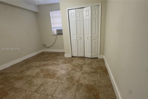 Casa en venta en Miami, Florida, 5 dormitorios, 165.55 m2 № 1983927 - foto 10