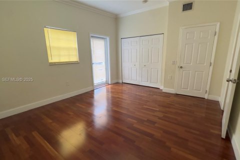 Casa en venta en Miami, Florida, 5 dormitorios, 165.55 m2 № 1983927 - foto 18