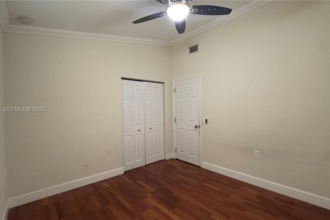 Casa en venta en Miami, Florida, 5 dormitorios, 165.55 m2 № 1983927 - foto 16