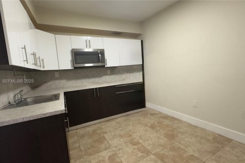 Casa en venta en Miami, Florida, 5 dormitorios, 165.55 m2 № 1983927 - foto 23