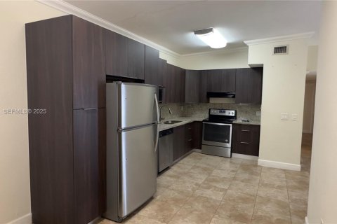 Casa en venta en Miami, Florida, 5 dormitorios, 165.55 m2 № 1983927 - foto 5