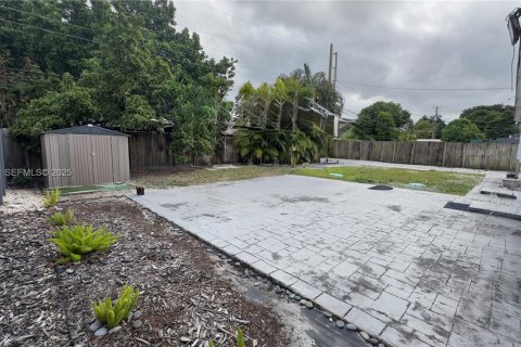 Casa en venta en Miami, Florida, 5 dormitorios, 165.55 m2 № 1983927 - foto 22