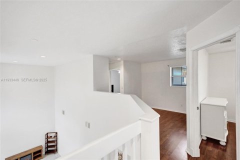 Villa ou maison à louer à Hollywood, Floride: 3 chambres, 192.21 m2 № 1991411 - photo 8