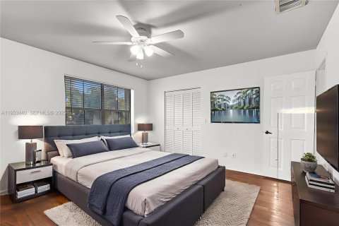 Villa ou maison à louer à Hollywood, Floride: 3 chambres, 192.21 m2 № 1991411 - photo 12