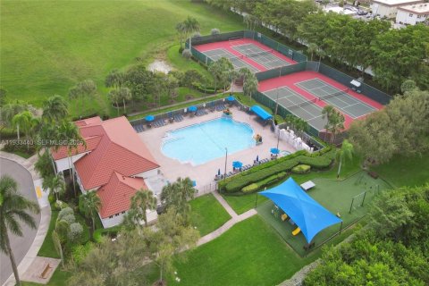 Villa ou maison à louer à Hollywood, Floride: 3 chambres, 192.21 m2 № 1991411 - photo 4