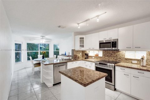 Villa ou maison à louer à Hollywood, Floride: 3 chambres, 192.21 m2 № 1991411 - photo 20