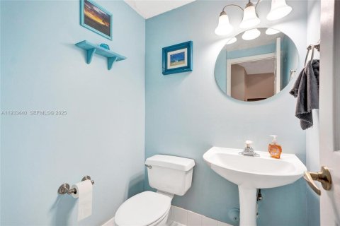 Villa ou maison à louer à Hollywood, Floride: 3 chambres, 192.21 m2 № 1991411 - photo 24