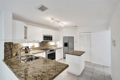 Villa ou maison à louer à Hollywood, Floride: 3 chambres, 192.21 m2 № 1991411 - photo 23