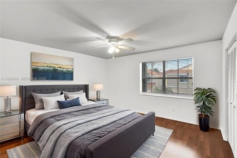 Villa ou maison à louer à Hollywood, Floride: 3 chambres, 192.21 m2 № 1991411 - photo 10