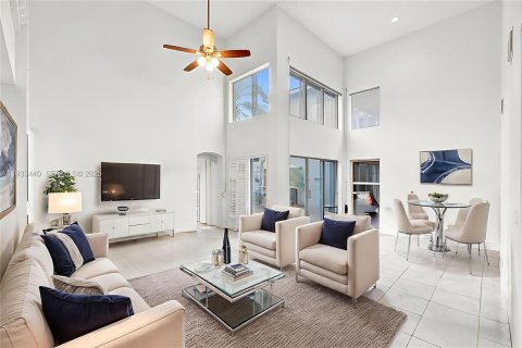 Villa ou maison à louer à Hollywood, Floride: 3 chambres, 192.21 m2 № 1991411 - photo 3