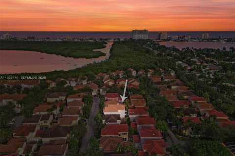 Villa ou maison à louer à Hollywood, Floride: 3 chambres, 192.21 m2 № 1991411 - photo 1