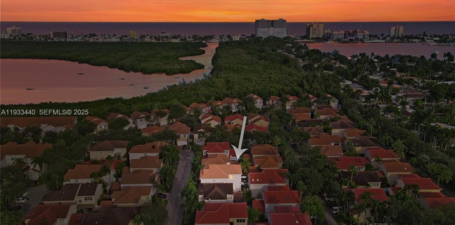 Villa ou maison à Hollywood, Floride 3 chambres, 192.21 m2 № 1991411