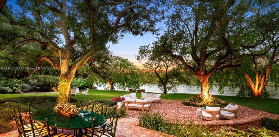 Дом в Корал-Гейблс, Флорида 5 спален, 579.62м2 № 1955537