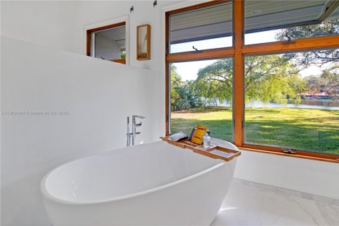 Купить виллу или дом в Корал-Гейблс, Флорида 5 спален, 579.62м2, № 1955537 - фото 23