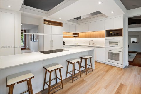 Купить виллу или дом в Корал-Гейблс, Флорида 5 спален, 579.62м2, № 1955537 - фото 16