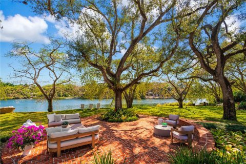 Купить виллу или дом в Корал-Гейблс, Флорида 5 спален, 579.62м2, № 1955537 - фото 2