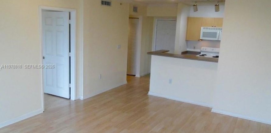 Appartement à Hollywood, Floride 1 chambre, 68.38 m2 № 2044548