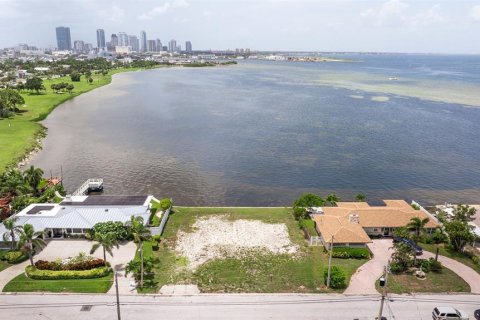 Land in Saint Petersburg, Florida № 2116089