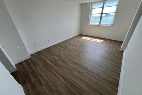 Condo in Sunny Isles Beach, Florida, 2 bedrooms  № 1871988 - photo 22