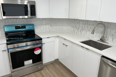 Condo in Sunny Isles Beach, Florida, 2 bedrooms  № 1871988 - photo 4