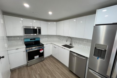 Condo in Sunny Isles Beach, Florida, 2 bedrooms  № 1871988 - photo 2