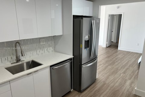 Condo in Sunny Isles Beach, Florida, 2 bedrooms  № 1871988 - photo 6