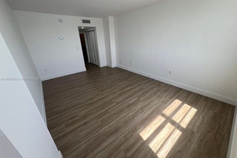 Condo in Sunny Isles Beach, Florida, 2 bedrooms  № 1871988 - photo 21