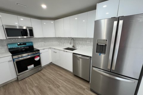 Condo in Sunny Isles Beach, Florida, 2 bedrooms  № 1871988 - photo 9