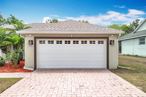 House in Grand Island, Florida 4 bedrooms, 184.69 sq.m. № 1658358 - photo 3