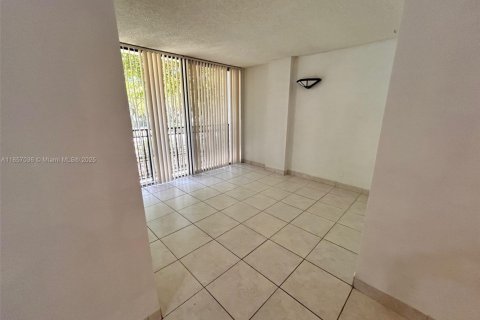 Condo in Sunny Isles Beach, Florida, 1 bedroom  № 1887679 - photo 28