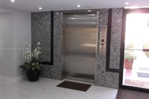 Condo in Sunny Isles Beach, Florida, 1 bedroom  № 1887679 - photo 24