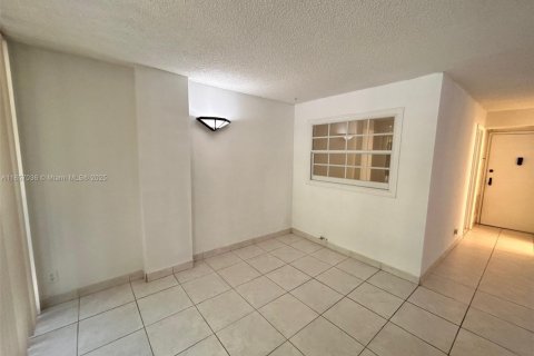 Condo in Sunny Isles Beach, Florida, 1 bedroom  № 1887679 - photo 29