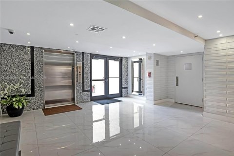 Condo in Sunny Isles Beach, Florida, 1 bedroom  № 1887679 - photo 23