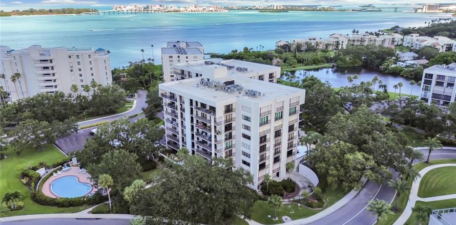 Condo in Belleair, Florida, 2 bedrooms  № 2236766