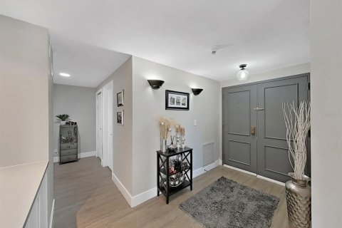Condo in Belleair, Florida, 2 bedrooms  № 2236766 - photo 6